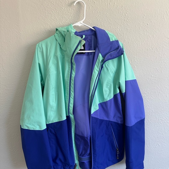 The North Face Mint and Navy Ski Jacket - Picture 1 of 3